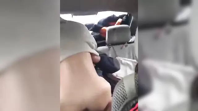 По быстрому трахнул казашку в машине
